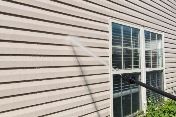 Cost of Vinyl Siding Pressure Washing in Carlsbad